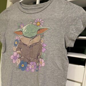 🌻3 for $12🌻 Grey Star Wars Baby Yoda girls youth t-shirt large (size 10-12)